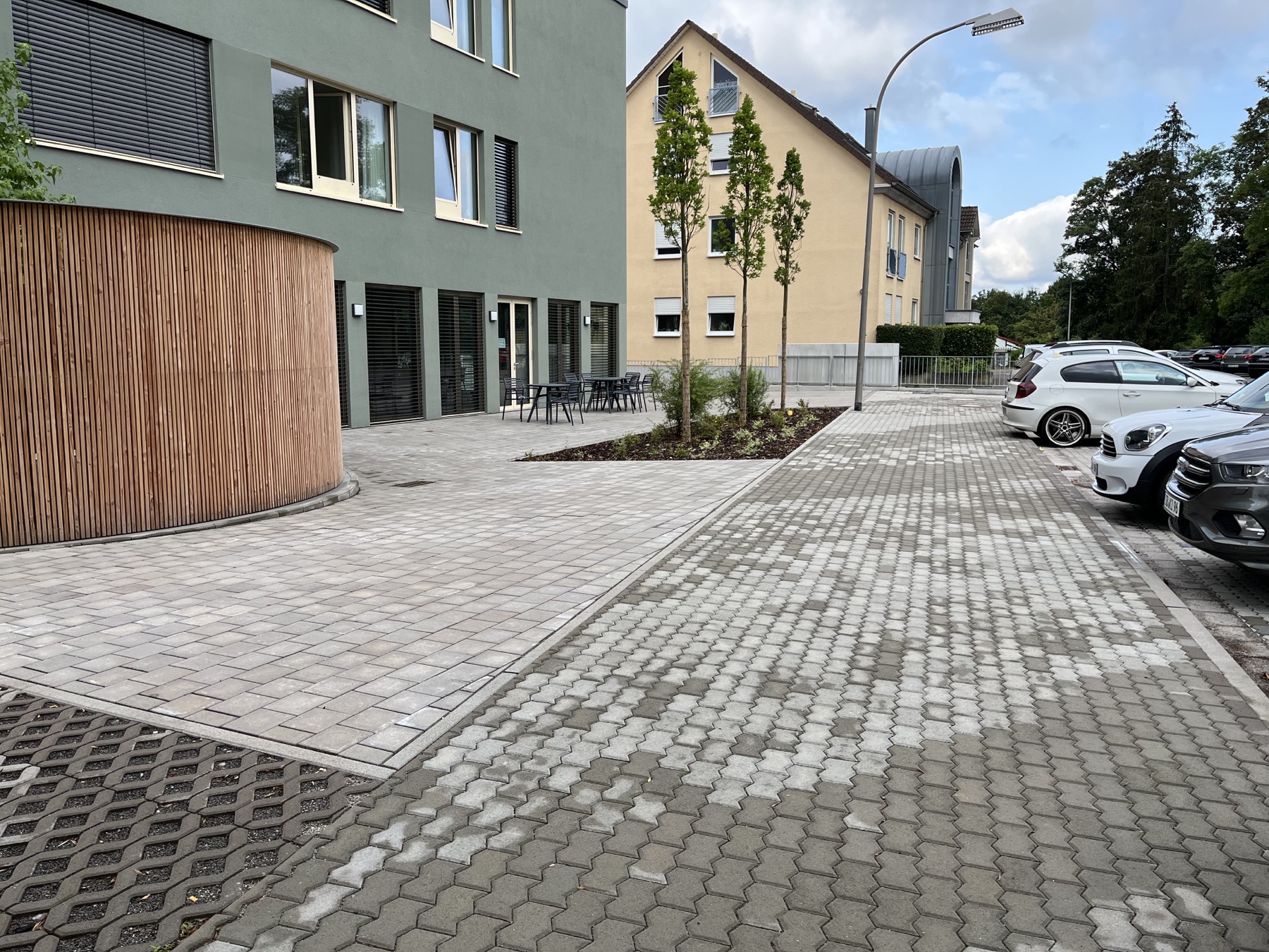 Außenanlagen am Willi-Graf-Haus in Saarbrücken