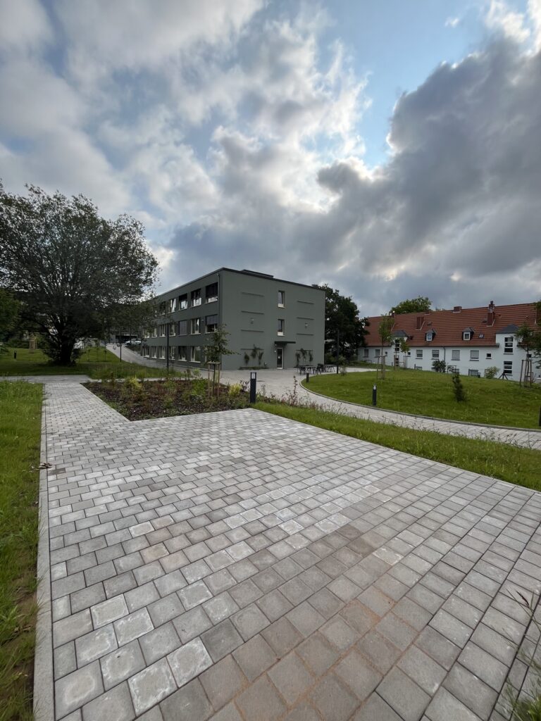 Außenanlagen bei der Referenz Willi-Graf-Haus, Saarbrücken